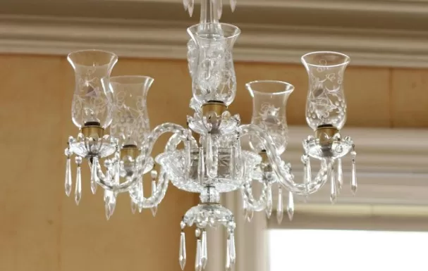 2 Ways, How to Clean a Chandelier Made of Crystal 2