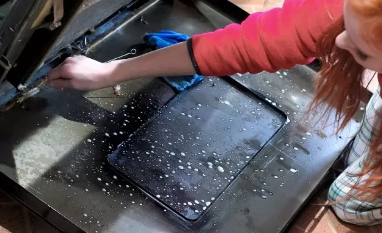 Cleaning Oven Glass: Effective Tips and Methods 4