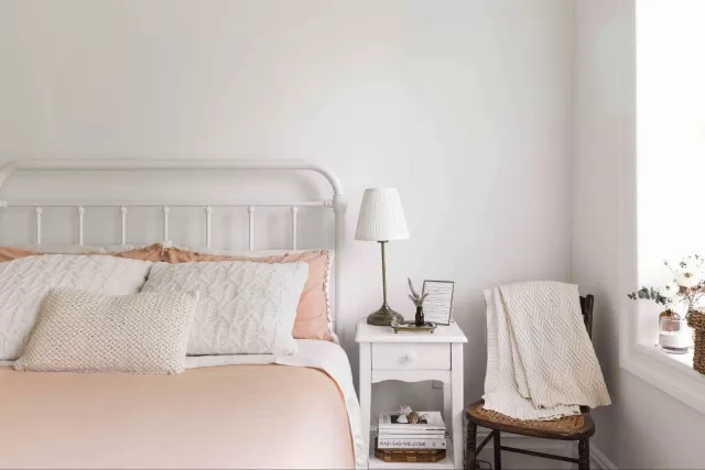 Master the Art of Bed Making: Step-by-Step Guide for a Perfectly Cozy Bed 3