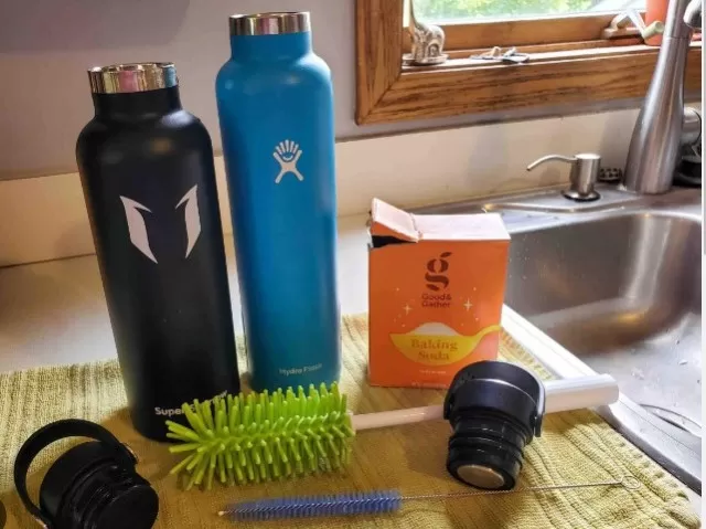 Cleaning a Hydro Flask Water Bottle 3