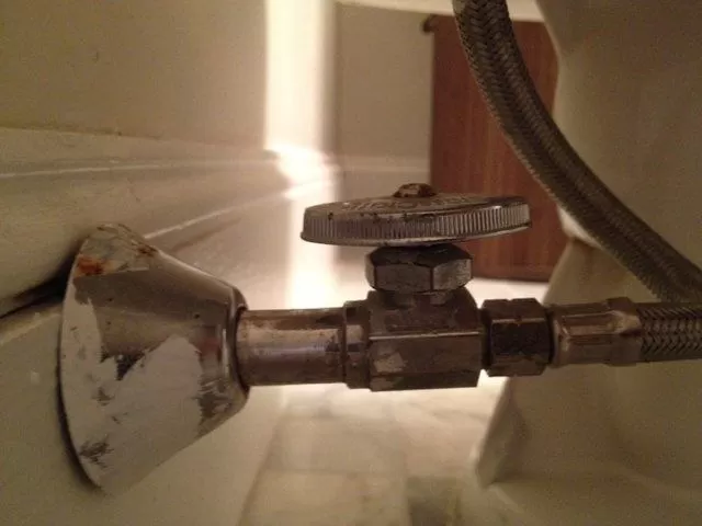 DIY Guide: Changing a Toilet Shut-Off Valve 3