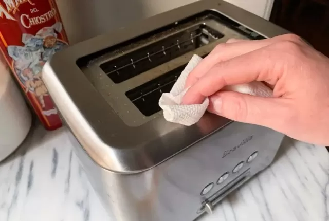 Tips how to clean toaster deeply for you 2