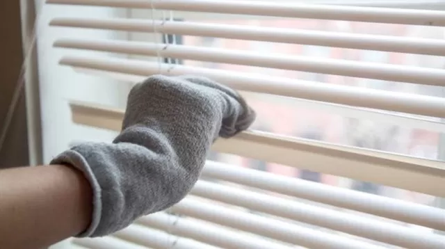 Clean Blinds: Best Tips to Remove Dust and Debris 3