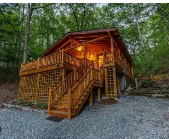 Beloved Log Cabins: Enchanting Retreats We Adore 5