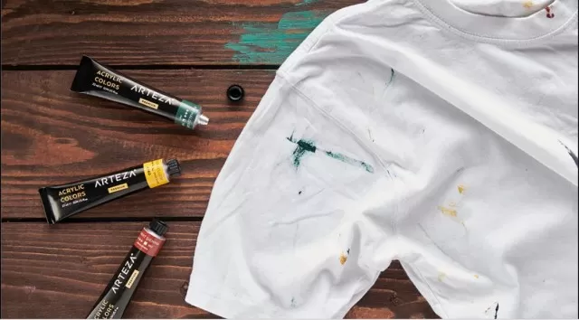 Here the easiest way to Get Acrylic Paint Out of Clothes 4