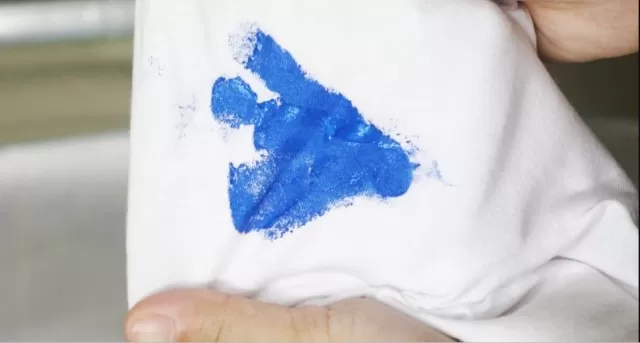 Here the easiest way to Get Acrylic Paint Out of Clothes 3