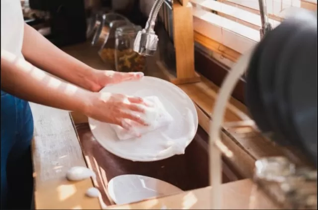 12 Cleaning Tips to Solve Dishes on Holiday Easier & Faster 1