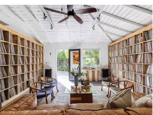 Innovative Home Library Designs: Unconventional Approaches 3