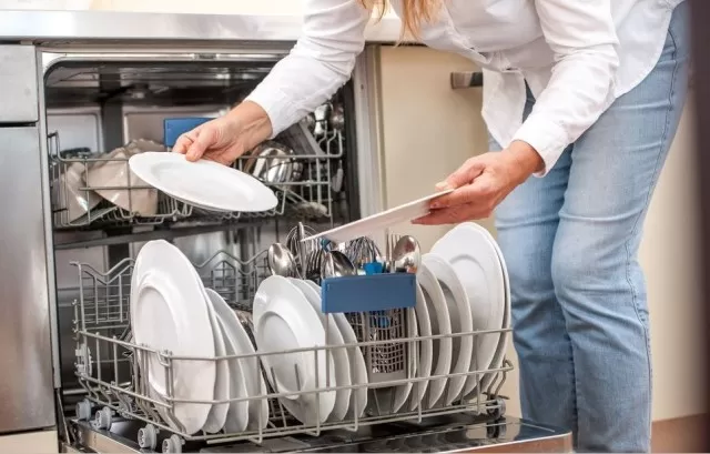 Best Way to Clean a Dishwasher 100% Spotless 3