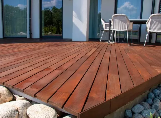 Achieve a Lasting Deck Stain: Expert Tips 2