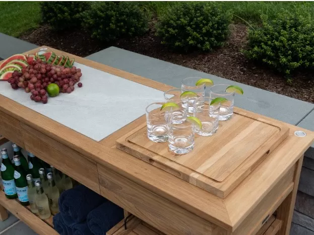 Setting Up Outdoor Buffet: Tips for a Perfect Spread 4