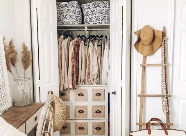 Small Closet: Not A Problem If You Know Smart Storage Method 2