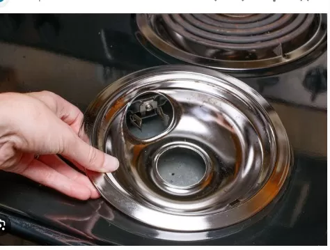 Stove Drip Pan Cleaning: DIY Tips Using Kitchen Staples 3