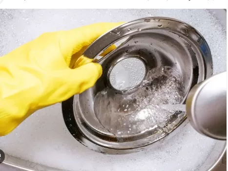 Stove Drip Pan Cleaning: DIY Tips Using Kitchen Staples 2