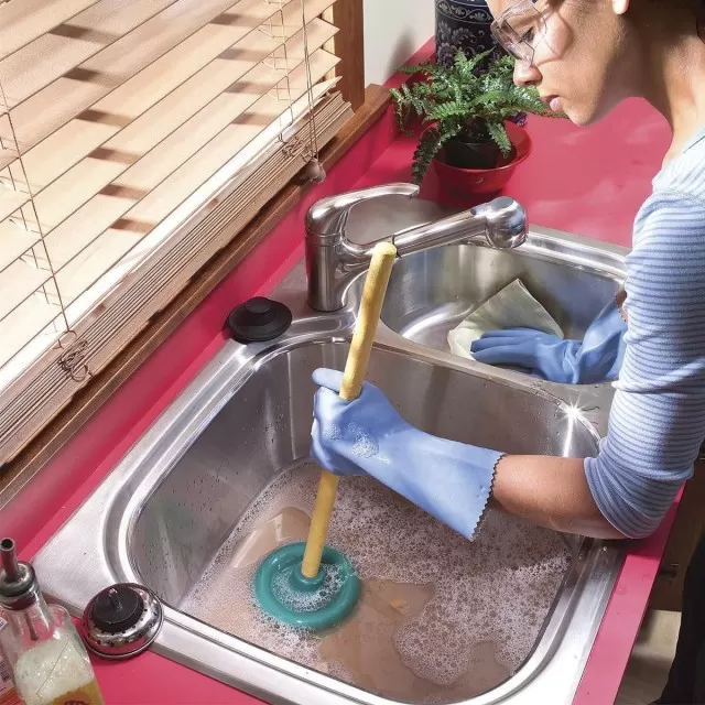 Clogged Kitchen Sink? Here\'s Your Solution! 3