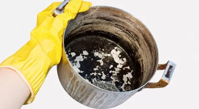 Clean & Restore Burnt Pots and Pans with This Best Guide 4