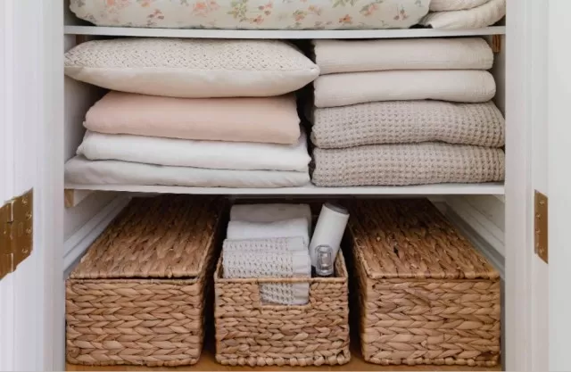 Linen Closet: 12 Best Tidy & Convenient Organization Ideas 2