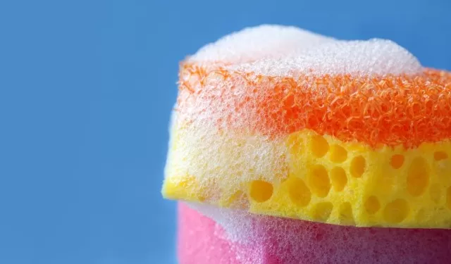 Best Easy Way to Clean & Disinfect Kitchen Sponge 3