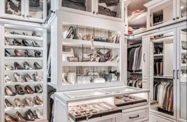 Walk-In Closet: 14 Best Ideas for Organization & Storage 3