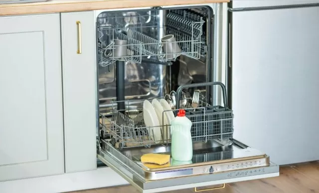 Where Should You Put Silverware in Your Dishwasher? 4