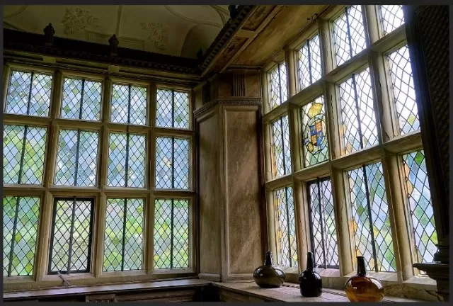 Enchanting Stained-Glass Windows in Vintage Homes 5