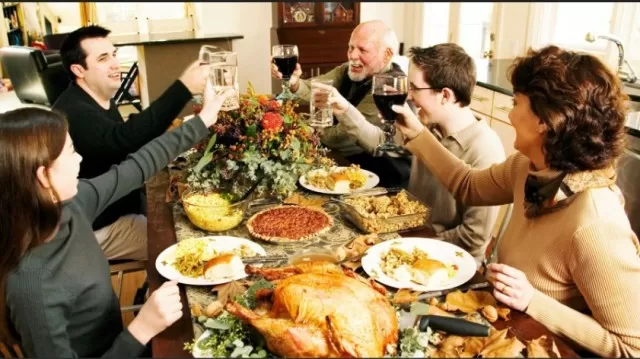 Thanksgiving Table Tips: Ensuring Everyone Fits Comfortably 1