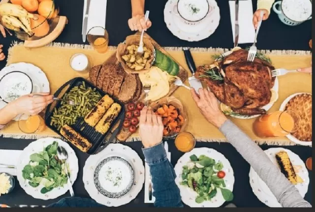 Thanksgiving Table Tips: Ensuring Everyone Fits Comfortably 5