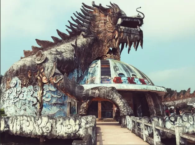 Exploring the Eerie Beauty of Abandoned Amusement Parks 5