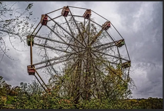 Exploring the Eerie Beauty of Abandoned Amusement Parks 3