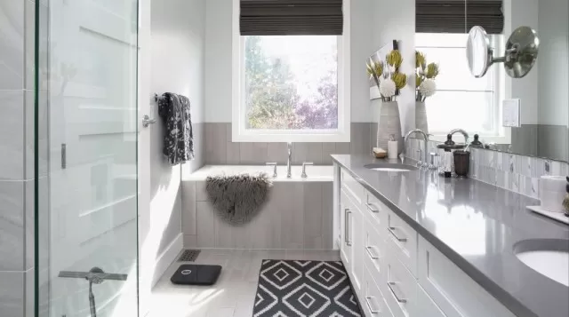 Bathroom: 8 Items You Need to Get Rid of ASAP 3