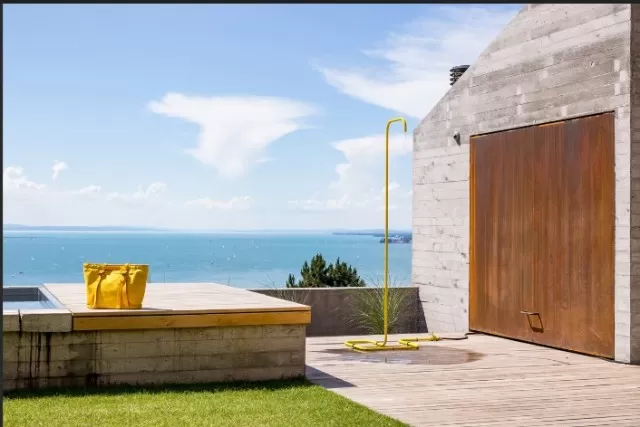Outdoor Showers: A Luxurious Accessibility Trend 3