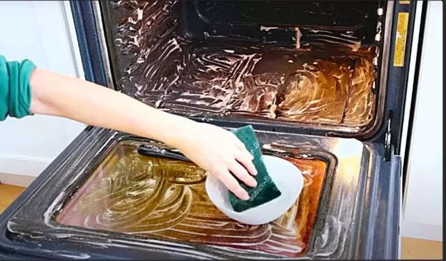 Cleaning an Oven: Step-by-Step Guide 3