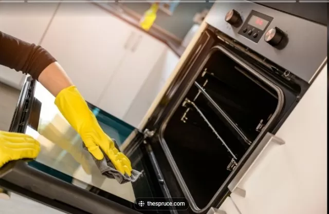 Cleaning an Oven: Step-by-Step Guide 2