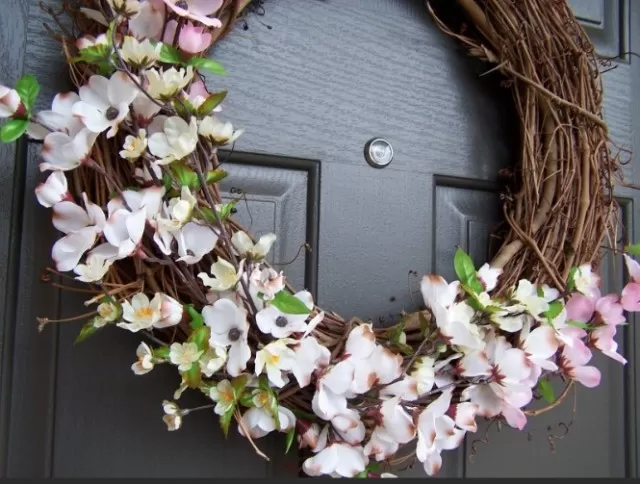 Creative Summer Wreaths: DIY Front Door Makeovers 5