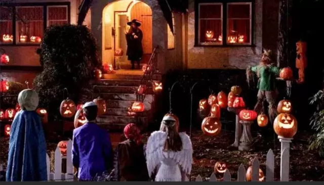 Top Trick-or-Treating Towns: Halloween Delight Locations 5