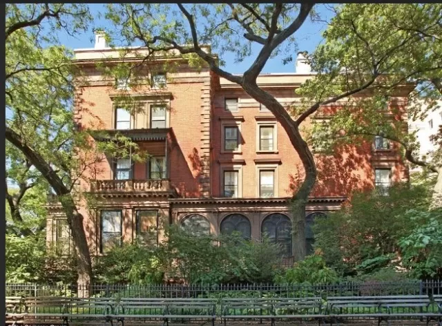 Iconic Brooklyn Brownstones: Captivating Photos 1