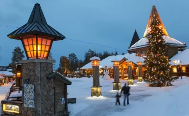 Year-Round Christmas Celebrations in These Towns 3