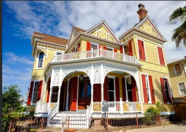 Charming Victorian Homes We Admire 5