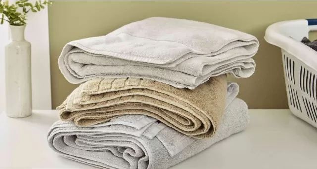Is It Acceptable to Wash Towels and Bed Sheets Together? 1