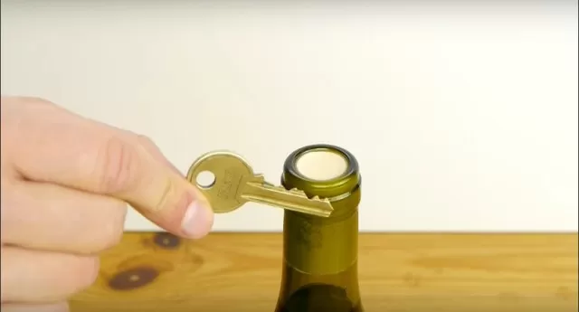 Clever Methods to Uncork a Wine Bottle 1