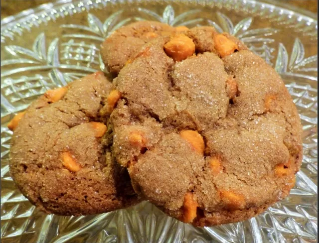 Pumpkin-Shaped Molasses Spice Cookies 1