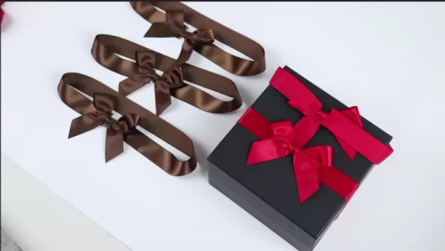 Chic and Eco-Friendly Gift Wrapping for a Sustainable Touch 5
