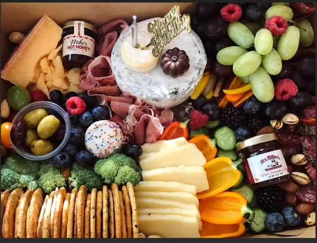 Crowd-Friendly Holiday Grazing Board: Quick and Tasty! 4