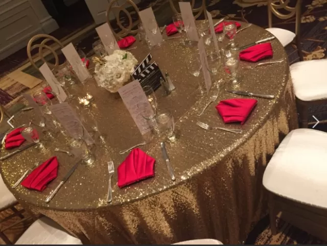 Impressive New Year\'s Eve Table Decorations for Any Guest 1
